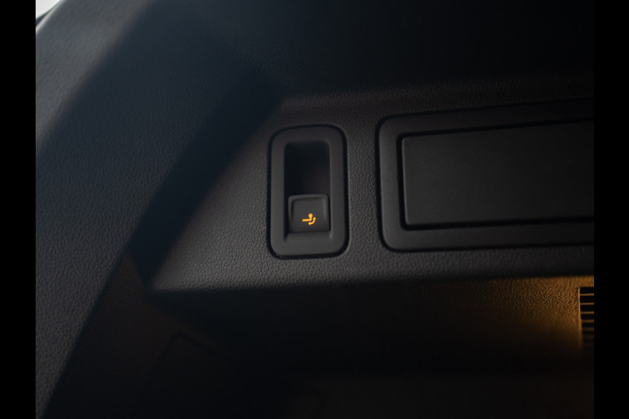 Volkswagen Tiguan 1.5 TSI R-Line Business+ | Trekhaak wegkl. | Head Up | Side Assist | IQ Light | Elk. A-klep | Prijs Rijklaar!!