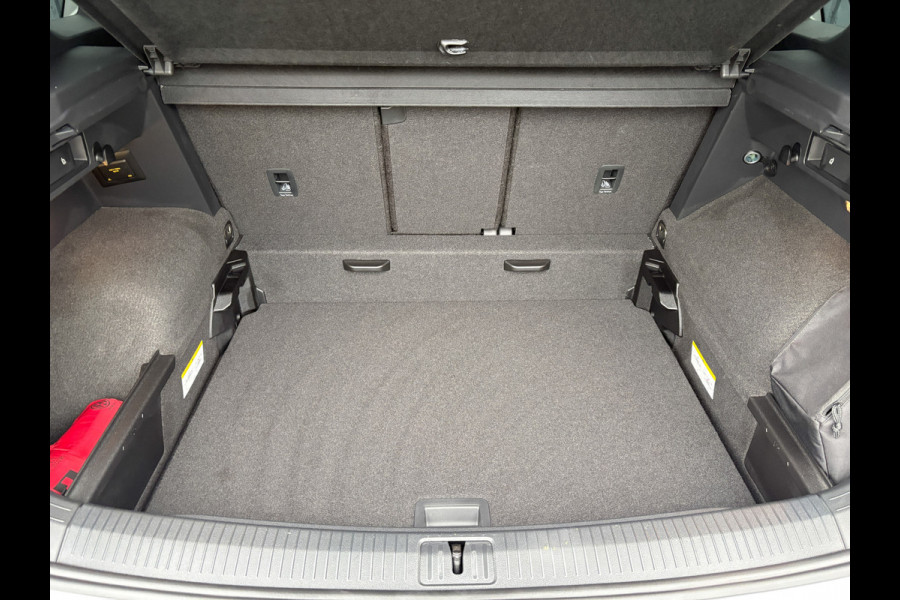 Volkswagen Tiguan 1.5 TSI R-Line Business+ | Trekhaak wegkl. | Head Up | Side Assist | IQ Light | Elk. A-klep | Prijs Rijklaar!!