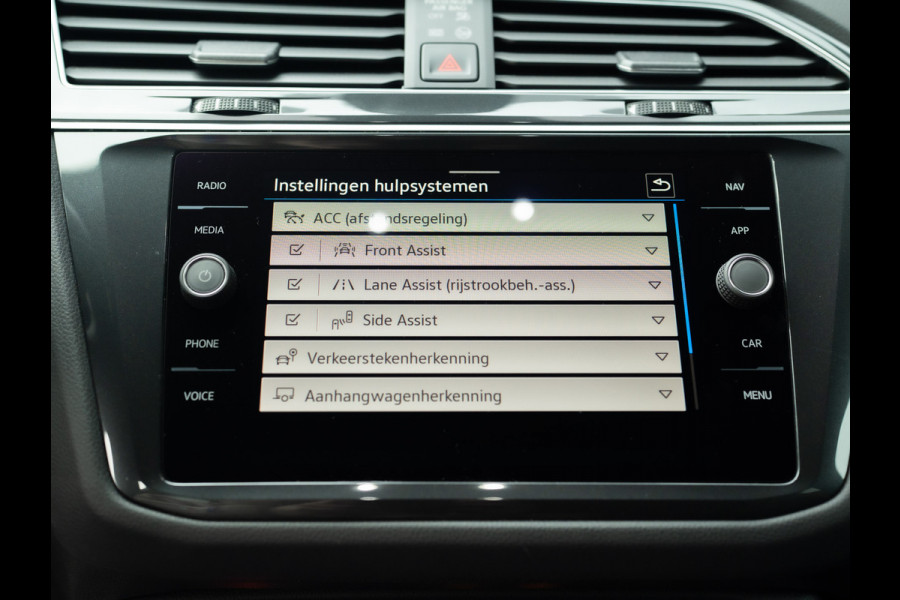 Volkswagen Tiguan 1.5 TSI R-Line Business+ | Trekhaak wegkl. | Head Up | Side Assist | IQ Light | Elk. A-klep | Prijs Rijklaar!!