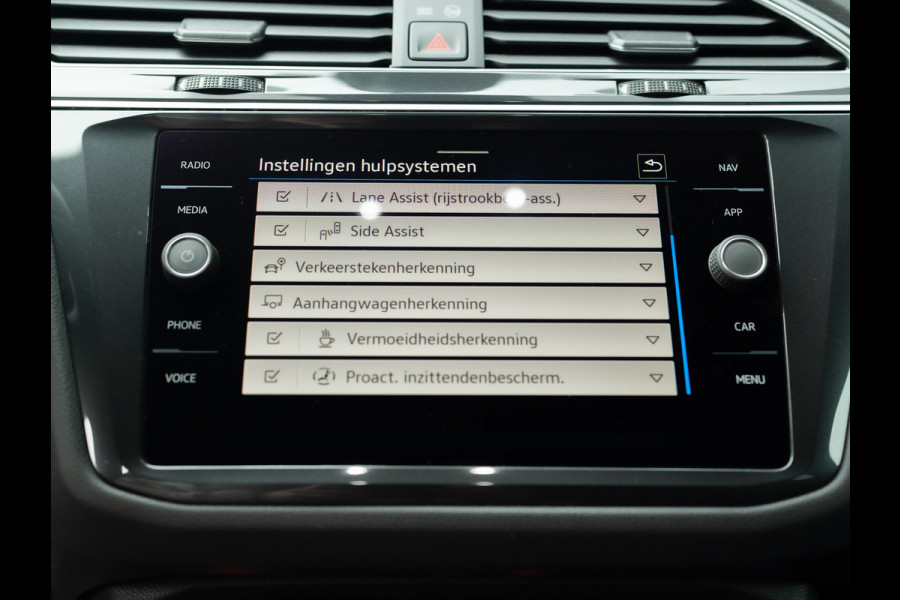 Volkswagen Tiguan 1.5 TSI R-Line Business+ | Trekhaak wegkl. | Head Up | Side Assist | IQ Light | Elk. A-klep | Prijs Rijklaar!!