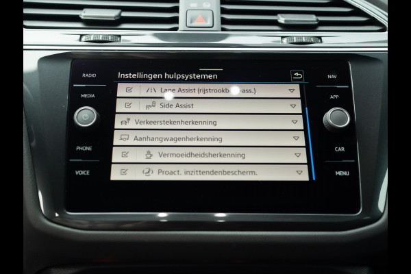 Volkswagen Tiguan 1.5 TSI R-Line Business+ | Trekhaak wegkl. | Head Up | Side Assist | IQ Light | Elk. A-klep | Prijs Rijklaar!!