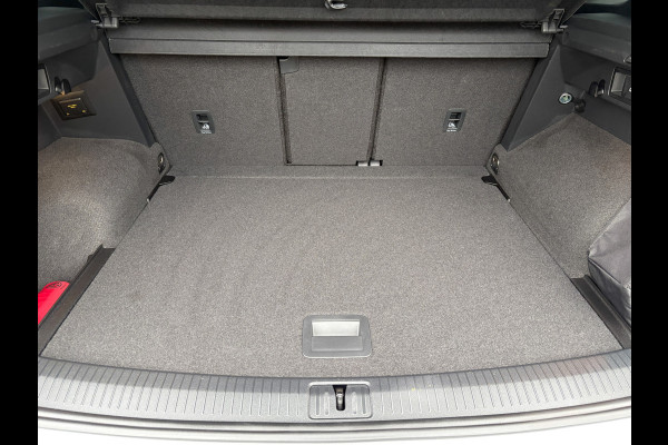 Volkswagen Tiguan 1.5 TSI R-Line Business+ | Trekhaak wegkl. | Head Up | Side Assist | IQ Light | Elk. A-klep | Prijs Rijklaar!!