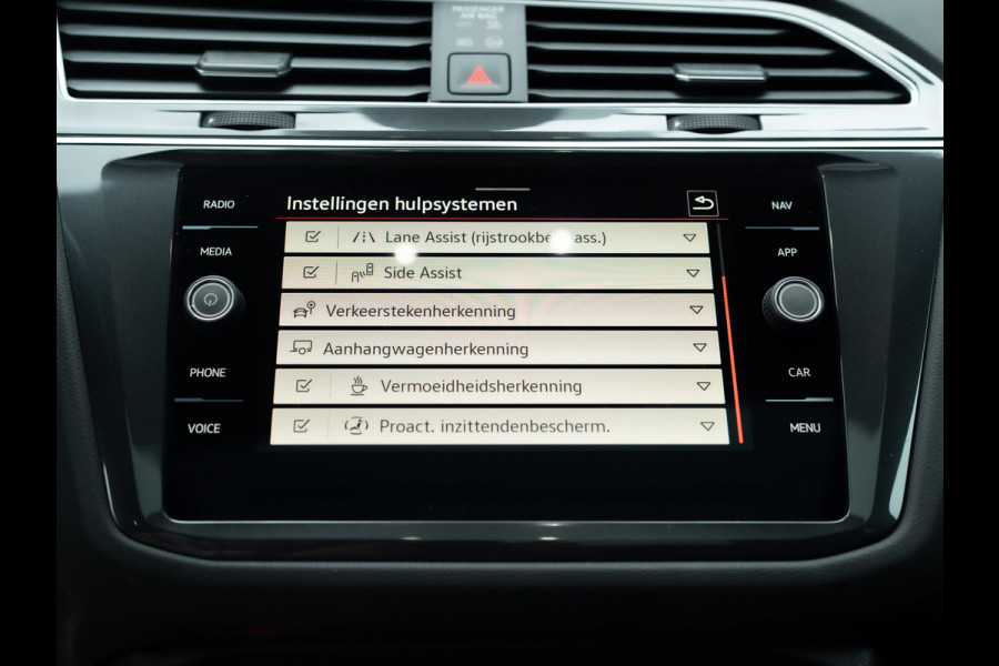 Volkswagen Tiguan 1.4 TSI eHybrid R-Line Business+ | Panodak | 360 Camera | Trekhaak wegkl. | Head Up | Prijs Rijklaar!!