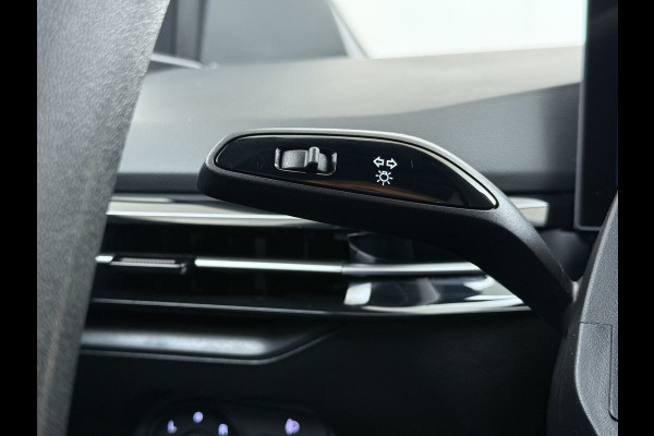 MG Mg4 electric 51kWh LFP Accu SOH 92% Adap.Cruise Apple Carplay Android Auto Pdc Ecc Rijstrooksensor Led Bluetooth DAB Isofix File assistent Verkeersbord detectie €30.000 nieuw!