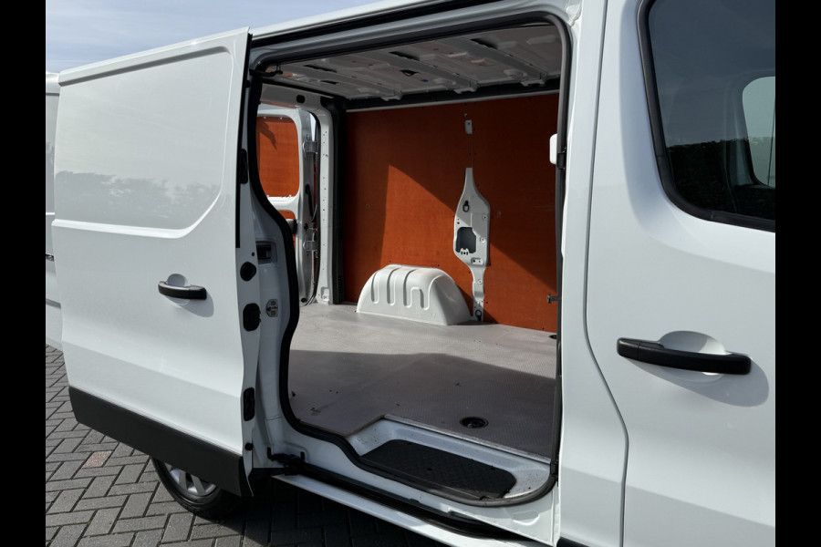 Renault Trafic 1.6 dCi 126 PK / L1H1 / 1e EIG. MOOIE BUS / ECC AIRCO / CRUISE / TREKHAAK / NAVI / CAMERA