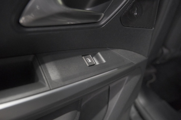 Peugeot 3008 1.2 Hybrid 136 GT | Panoramdak | 360 Camera | Stoelverwarming | Elektrische Kofferklep | Allseason Banden