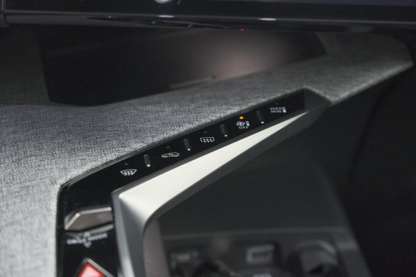 Peugeot 3008 1.2 Hybrid 136 GT | Panoramdak | 360 Camera | Stoelverwarming | Elektrische Kofferklep | Allseason Banden