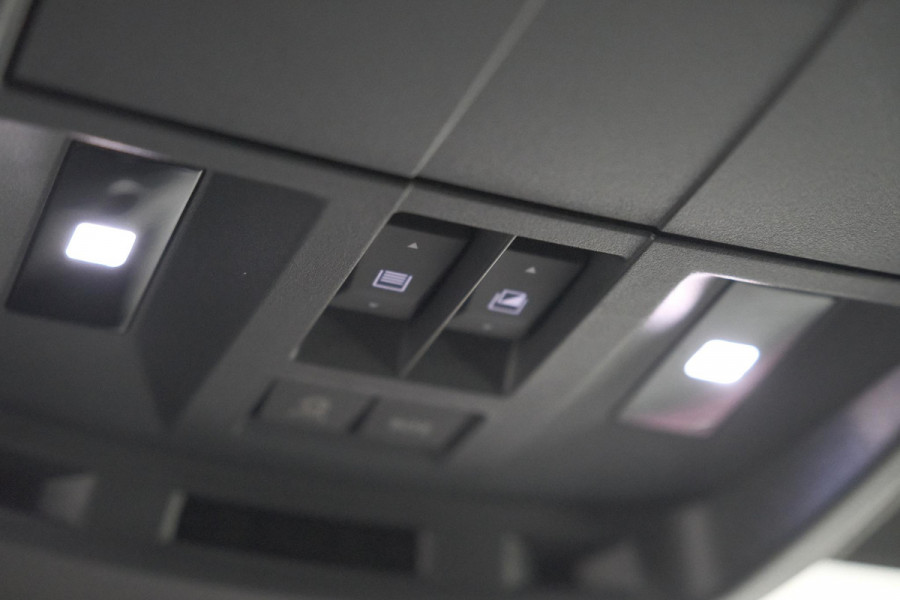 Peugeot 3008 1.2 Hybrid 136 GT | Panoramdak | 360 Camera | Stoelverwarming | Elektrische Kofferklep | Allseason Banden