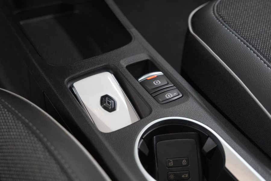 Renault Captur 1.6 E-Tech Plug-in Hybrid 160 Intens | Camera | 9.3 Inch Groot Scherm | Apple Carplay | Parkeersensoren