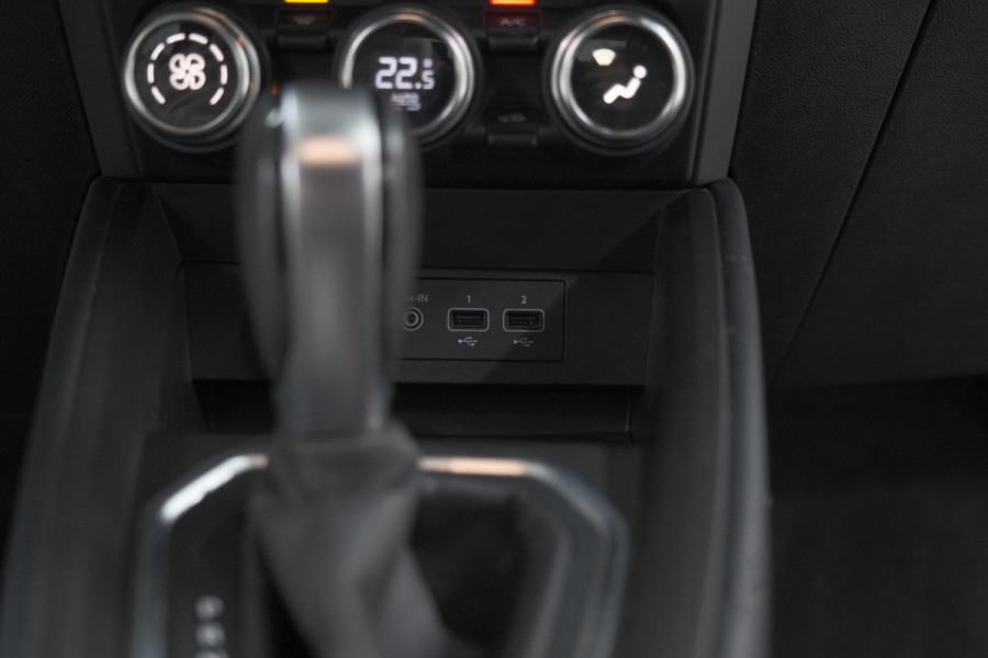 Renault Clio TCe 130 EDC Intens | 360 Camera | Apple Carplay | Parkeersensoren | Climate Control