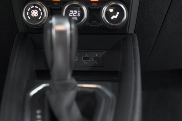 Renault Clio TCe 130 EDC Intens | 360 Camera | Apple Carplay | Parkeersensoren | Climate Control