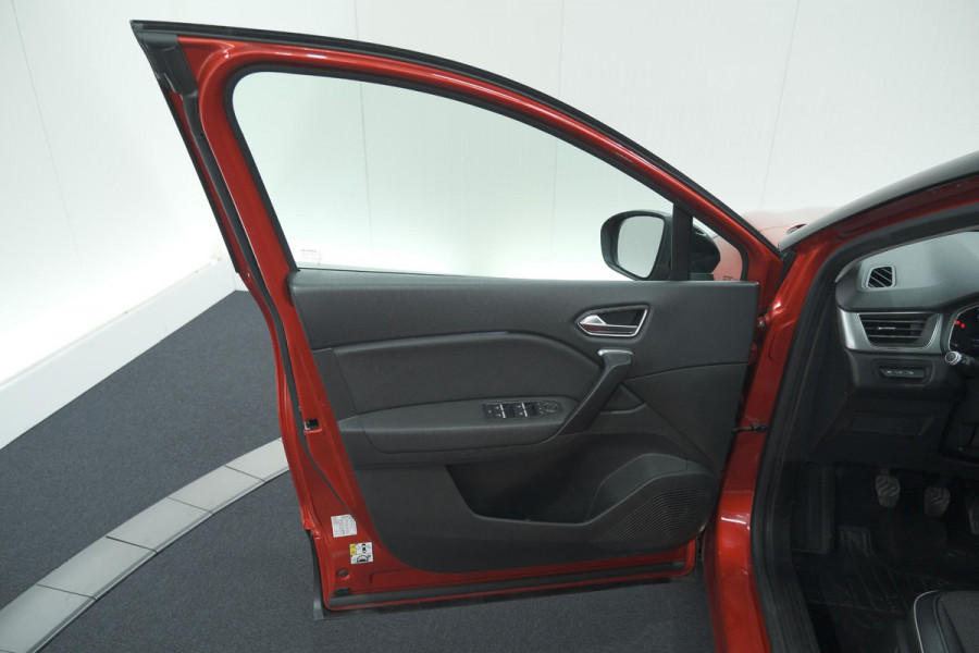 Renault Captur TCe 130 Intens | Camera | 9.3 Inch Grootscherm | Navigatie | Apple Carplay | Parkeersensoren