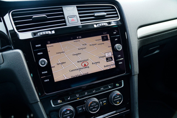 Volkswagen Golf 1.5 TSI Highline | Xenon / LED | Automaat | Facelift | Stoelverwarming | Climatronic | PDC | F1 flippers | NAP