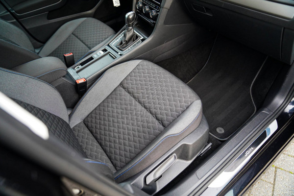 Volkswagen Golf 1.5 TSI Highline | Xenon / LED | Automaat | Facelift | Stoelverwarming | Climatronic | PDC | F1 flippers | NAP