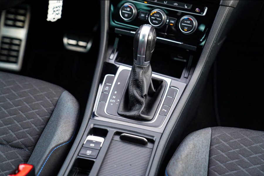 Volkswagen Golf 1.5 TSI Highline | Xenon / LED | Automaat | Facelift | Stoelverwarming | Climatronic | PDC | F1 flippers | NAP