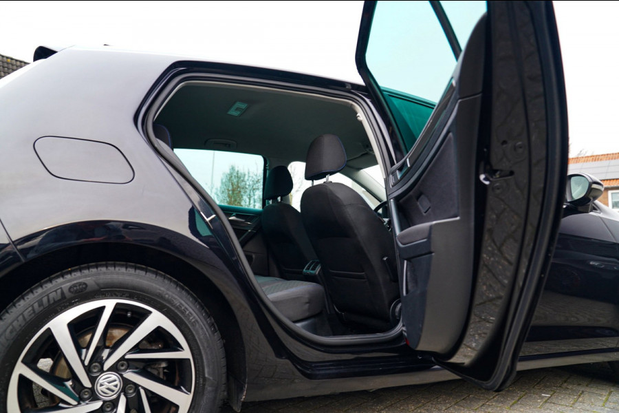 Volkswagen Golf 1.5 TSI Highline | Xenon / LED | Automaat | Facelift | Stoelverwarming | Climatronic | PDC | F1 flippers | NAP