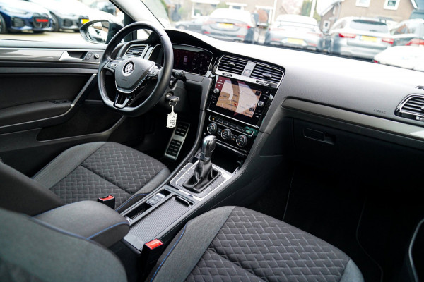 Volkswagen Golf 1.5 TSI Highline | Xenon / LED | Automaat | Facelift | Stoelverwarming | Climatronic | PDC | F1 flippers | NAP