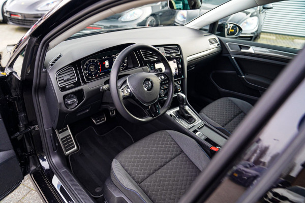 Volkswagen Golf 1.5 TSI Highline | Xenon / LED | Automaat | Facelift | Stoelverwarming | Climatronic | PDC | F1 flippers | NAP