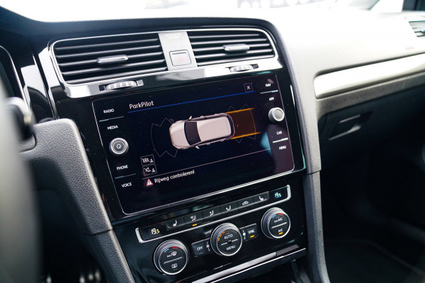 Volkswagen Golf 1.5 TSI Highline | Xenon / LED | Automaat | Facelift | Stoelverwarming | Climatronic | PDC | F1 flippers | NAP