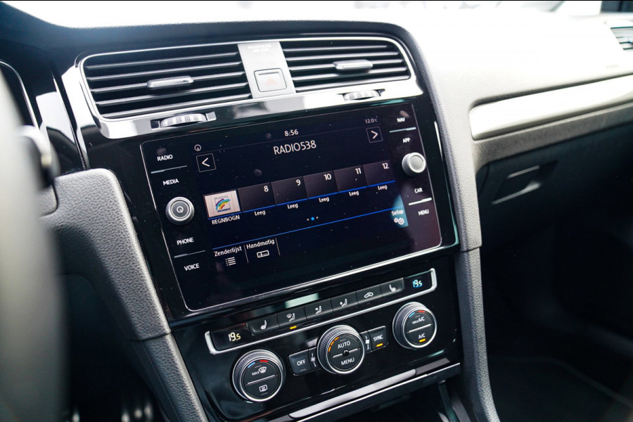 Volkswagen Golf 1.5 TSI Highline | Xenon / LED | Automaat | Facelift | Stoelverwarming | Climatronic | PDC | F1 flippers | NAP