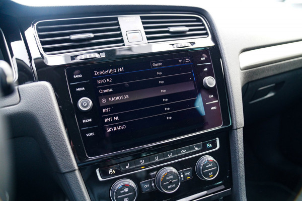 Volkswagen Golf 1.5 TSI Highline | Xenon / LED | Automaat | Facelift | Stoelverwarming | Climatronic | PDC | F1 flippers | NAP