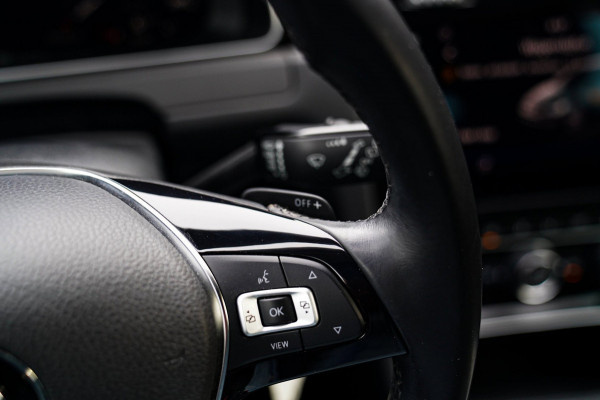 Volkswagen Golf 1.5 TSI Highline | Xenon / LED | Automaat | Facelift | Stoelverwarming | Climatronic | PDC | F1 flippers | NAP