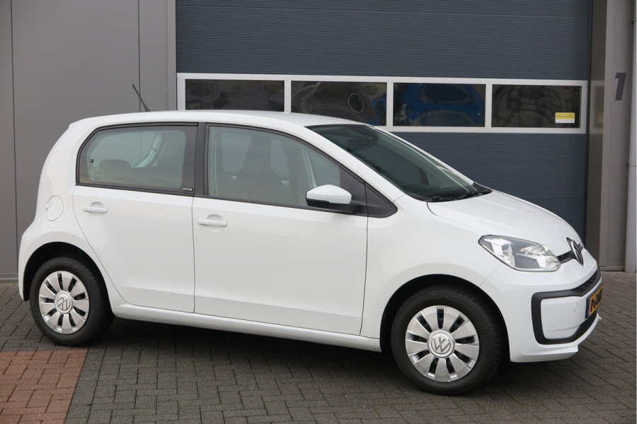 Volkswagen up! 1.0 49kw 66pk Active Cruisecontrol , Stoelverwarming , Navi via App, Achteruitrijcamera , Parkeersensoren , DAB+ radio , Multifunctioneel stuurwiel.etc.