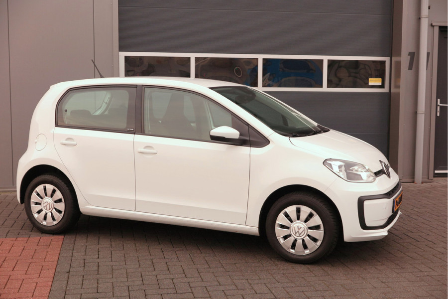 Volkswagen up! 1.0 49kw 66pk Active Cruisecontrol , Stoelverwarming , Navi via App, Achteruitrijcamera , Parkeersensoren , DAB+ radio , Multifunctioneel stuurwiel.etc.
