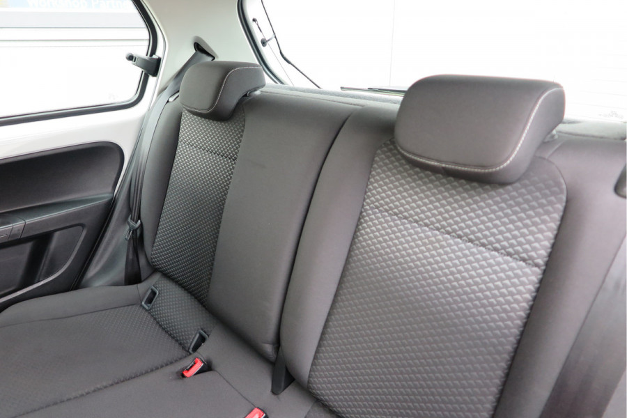 Volkswagen up! 1.0 49kw 66pk Active Cruisecontrol , Stoelverwarming , Navi via App, Achteruitrijcamera , Parkeersensoren , DAB+ radio , Multifunctioneel stuurwiel.etc.