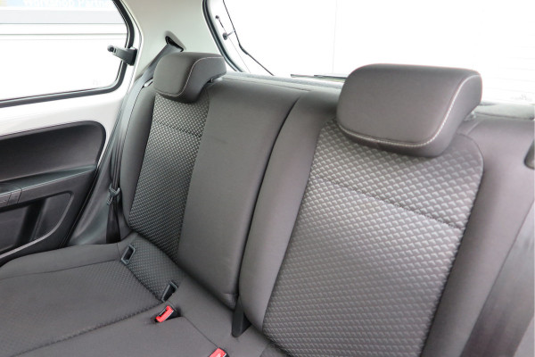 Volkswagen up! 1.0 49kw 66pk Active Cruisecontrol , Stoelverwarming , Navi via App, Achteruitrijcamera , Parkeersensoren , DAB+ radio , Multifunctioneel stuurwiel.etc.