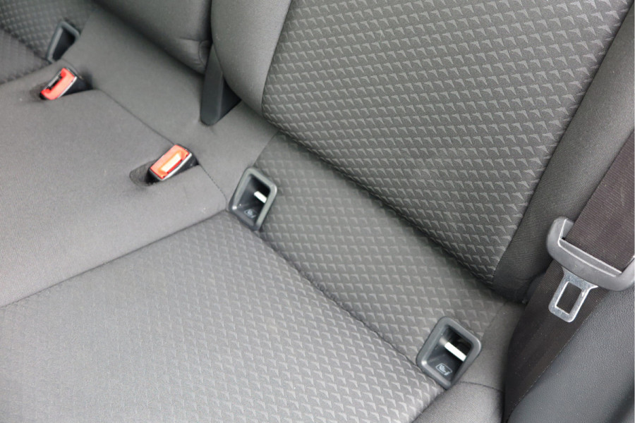 Volkswagen up! 1.0 49kw 66pk Active Cruisecontrol , Stoelverwarming , Navi via App, Achteruitrijcamera , Parkeersensoren , DAB+ radio , Multifunctioneel stuurwiel.etc.