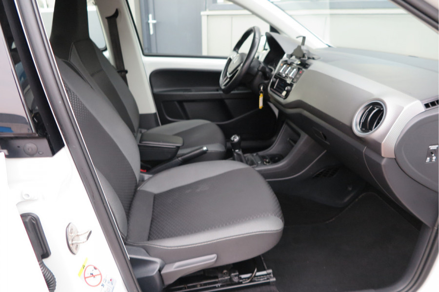 Volkswagen up! 1.0 49kw 66pk Active Cruisecontrol , Stoelverwarming , Navi via App, Achteruitrijcamera , Parkeersensoren , DAB+ radio , Multifunctioneel stuurwiel.etc.