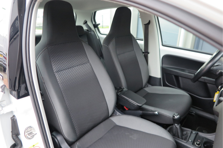 Volkswagen up! 1.0 49kw 66pk Active Cruisecontrol , Stoelverwarming , Navi via App, Achteruitrijcamera , Parkeersensoren , DAB+ radio , Multifunctioneel stuurwiel.etc.