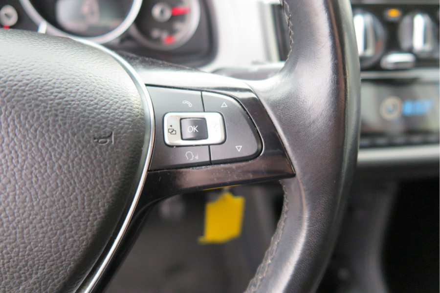 Volkswagen up! 1.0 49kw 66pk Active Cruisecontrol , Stoelverwarming , Navi via App, Achteruitrijcamera , Parkeersensoren , DAB+ radio , Multifunctioneel stuurwiel.etc.