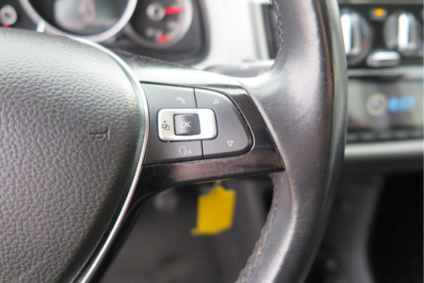 Volkswagen up! 1.0 49kw 66pk Active Cruisecontrol , Stoelverwarming , Navi via App, Achteruitrijcamera , Parkeersensoren , DAB+ radio , Multifunctioneel stuurwiel.etc.