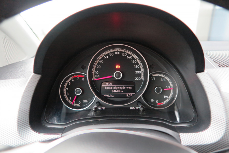 Volkswagen up! 1.0 49kw 66pk Active Cruisecontrol , Stoelverwarming , Navi via App, Achteruitrijcamera , Parkeersensoren , DAB+ radio , Multifunctioneel stuurwiel.etc.