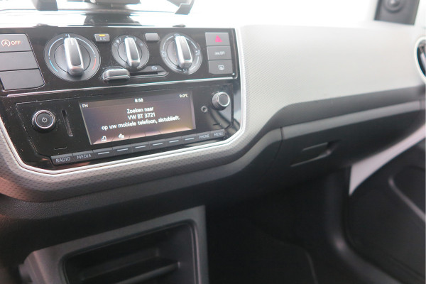 Volkswagen up! 1.0 49kw 66pk Active Cruisecontrol , Stoelverwarming , Navi via App, Achteruitrijcamera , Parkeersensoren , DAB+ radio , Multifunctioneel stuurwiel.etc.