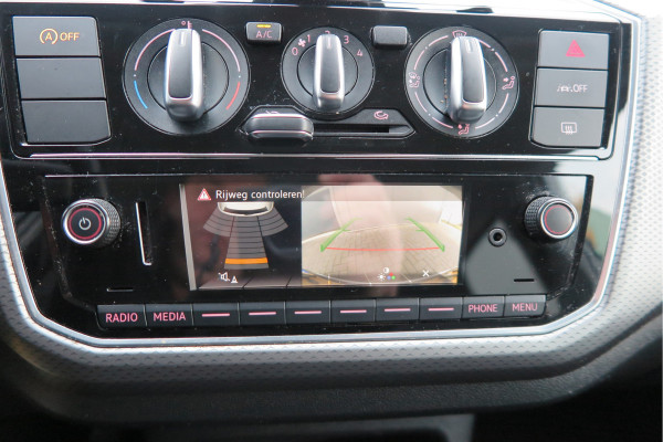 Volkswagen up! 1.0 49kw 66pk Active Cruisecontrol , Stoelverwarming , Navi via App, Achteruitrijcamera , Parkeersensoren , DAB+ radio , Multifunctioneel stuurwiel.etc.