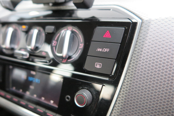 Volkswagen up! 1.0 49kw 66pk Active Cruisecontrol , Stoelverwarming , Navi via App, Achteruitrijcamera , Parkeersensoren , DAB+ radio , Multifunctioneel stuurwiel.etc.