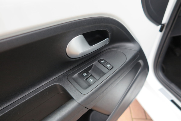 Volkswagen up! 1.0 49kw 66pk Active Cruisecontrol , Stoelverwarming , Navi via App, Achteruitrijcamera , Parkeersensoren , DAB+ radio , Multifunctioneel stuurwiel.etc.