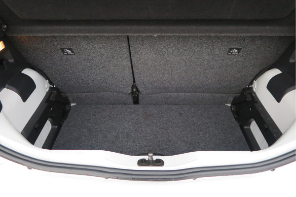 Volkswagen up! 1.0 49kw 66pk Active Cruisecontrol , Stoelverwarming , Navi via App, Achteruitrijcamera , Parkeersensoren , DAB+ radio , Multifunctioneel stuurwiel.etc.