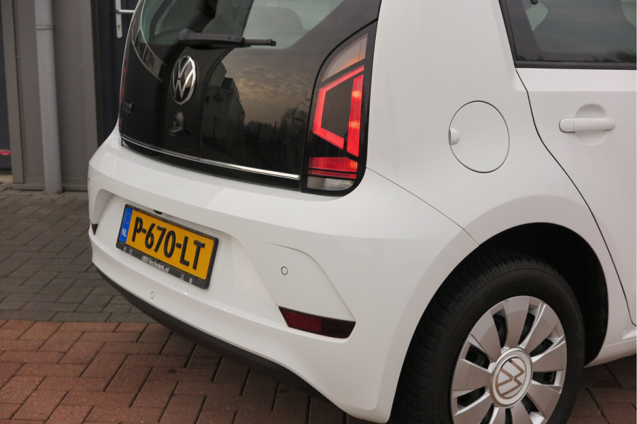 Volkswagen up! 1.0 49kw 66pk Active Cruisecontrol , Stoelverwarming , Navi via App, Achteruitrijcamera , Parkeersensoren , DAB+ radio , Multifunctioneel stuurwiel.etc.