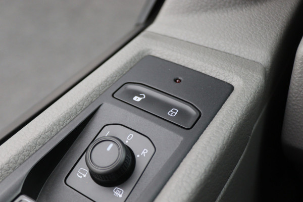Volkswagen Transporter 2.0 TDI DSG L1H1 Leer, Airco, Apple Carplay, Camera, Cruise, Imperiaal, PDC, Trekhaak, 16''