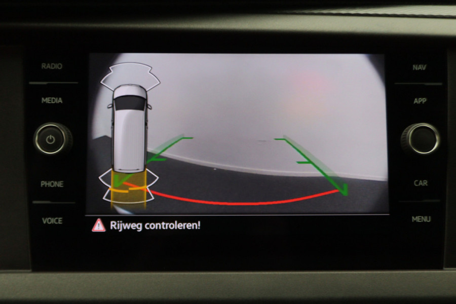 Volkswagen Transporter 2.0 TDI DSG L1H1 Leer, Airco, Apple Carplay, Camera, Cruise, Imperiaal, PDC, Trekhaak, 16''