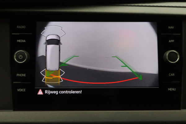 Volkswagen Transporter 2.0 TDI DSG L1H1 Leer, Airco, Apple Carplay, Camera, Cruise, Imperiaal, PDC, Trekhaak, 16''