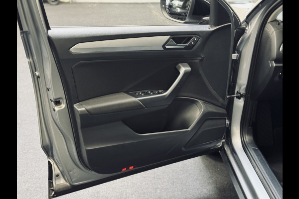 Volkswagen T-Roc 1.0 TSI Life | Camera | CarPlay | Stoelverw.