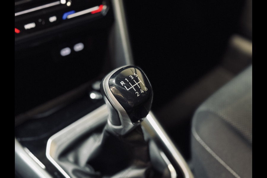 Volkswagen T-Roc 1.0 TSI Life | Camera | CarPlay | Stoelverw.