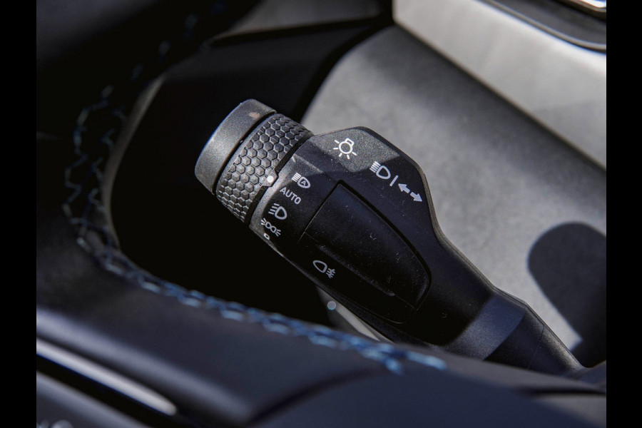 Lynk & Co 01 1.5 Black Edition Panoramadak|Camera|ACC|Stoelverwarming