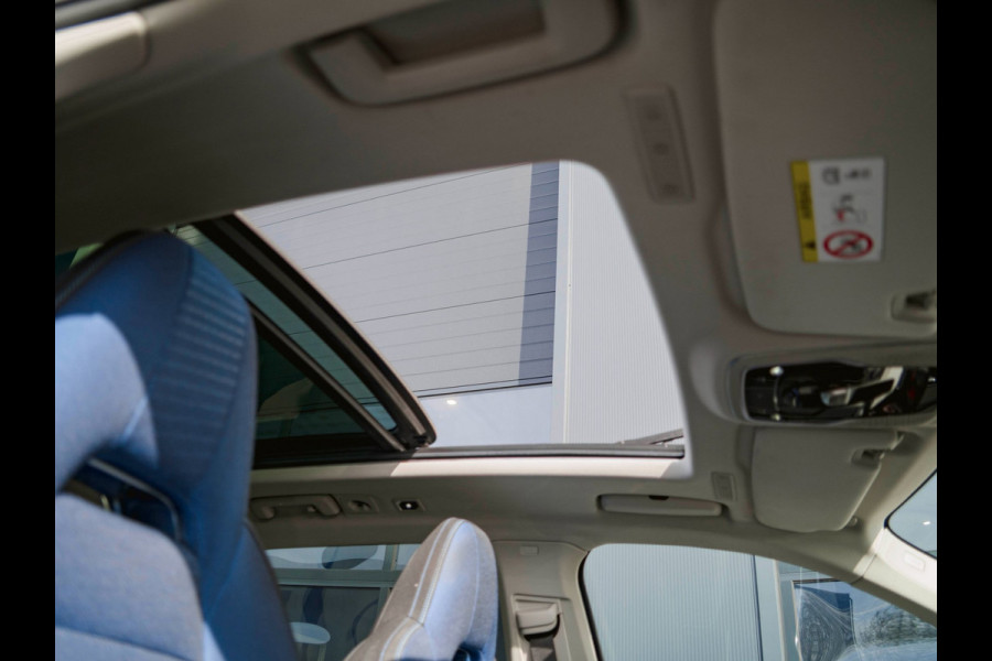 Lynk & Co 01 1.5 Black Edition Panoramadak|Camera|ACC|Stoelverwarming