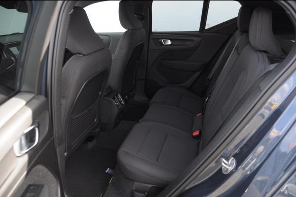 Volvo EX40 252PK Automaat Single Ext. Range Core / Driver Assist / Adaptieve cruise control / BLIS / Stoel - en stuurwielverwarming / Pakeersensoren met camera / Apple carplay /